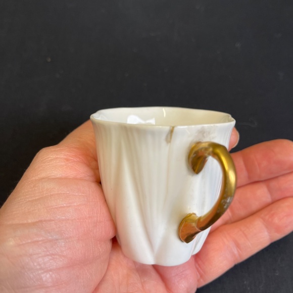 Classic White Shelley Dainty Tea Cups & Saucers - Picture 9 of 10